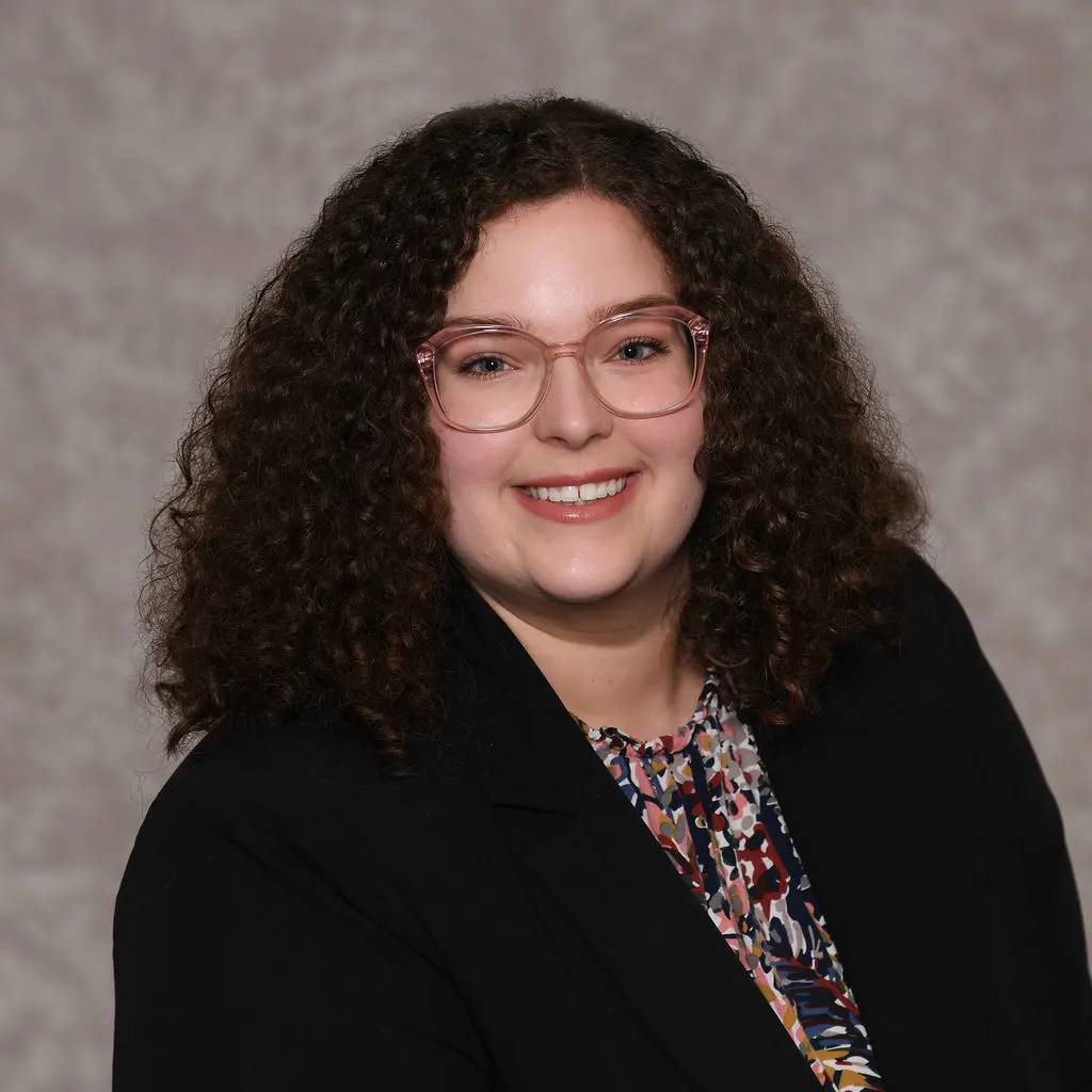 Holly Stoneking : Funeral Director & Embalmer